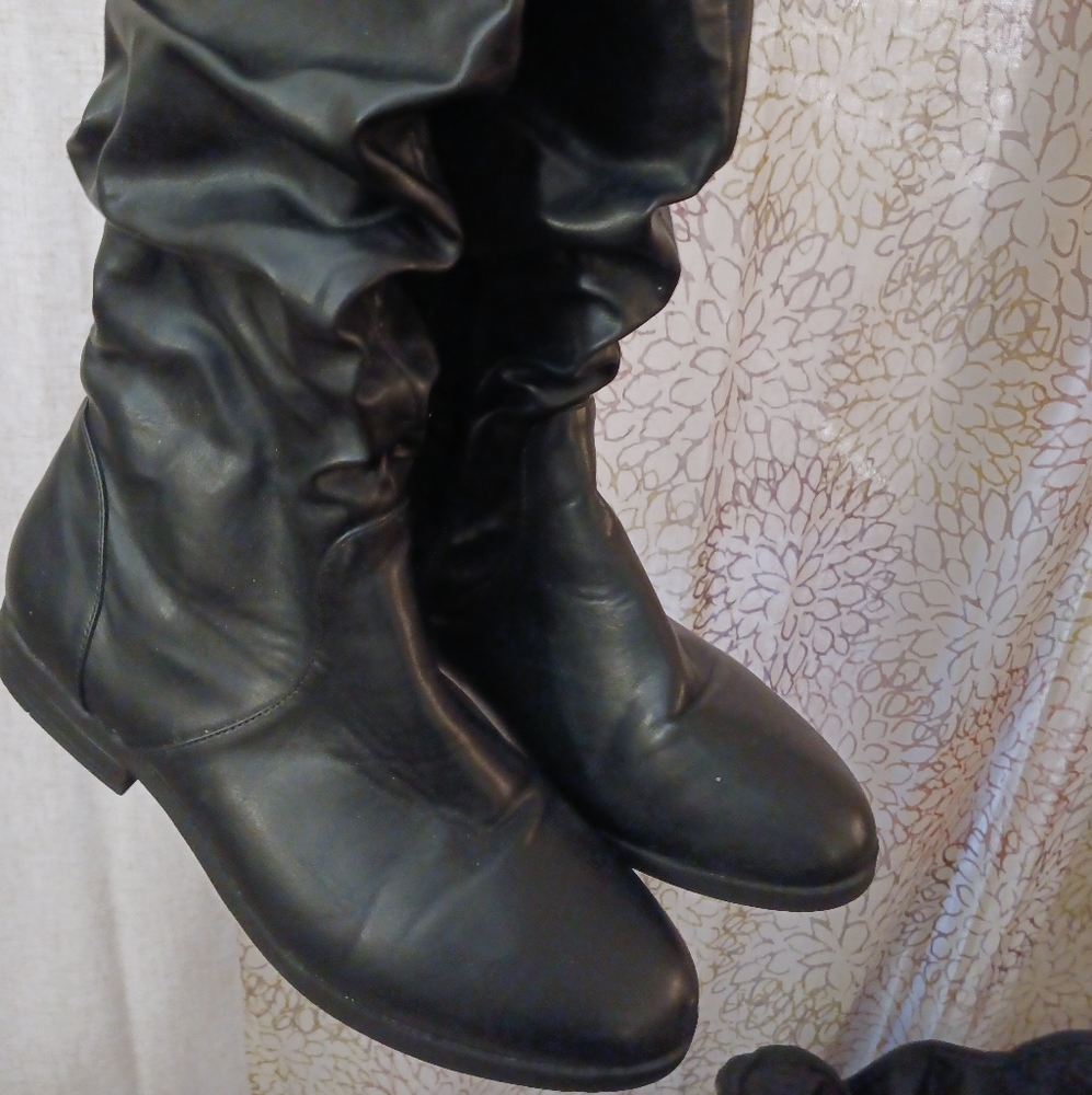 Boots - Picture 4 of 4